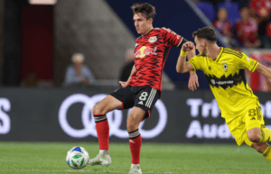 เสริมแดนกลาง! มินนิโซตา ยูไนเต็ด คว้า ปีเตอร์ สตราวด์ จากเรดบูลส์