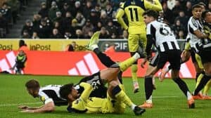 ดราม่า VAR ให้จุดโทษ! ทาเวอร์เนียร์ยิงนำ บอร์นมัธที่อเม็กซ์